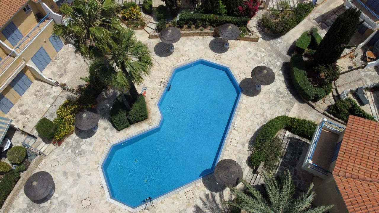 Regina Gardens Lovely Apartment Paphos Exteriör bild
