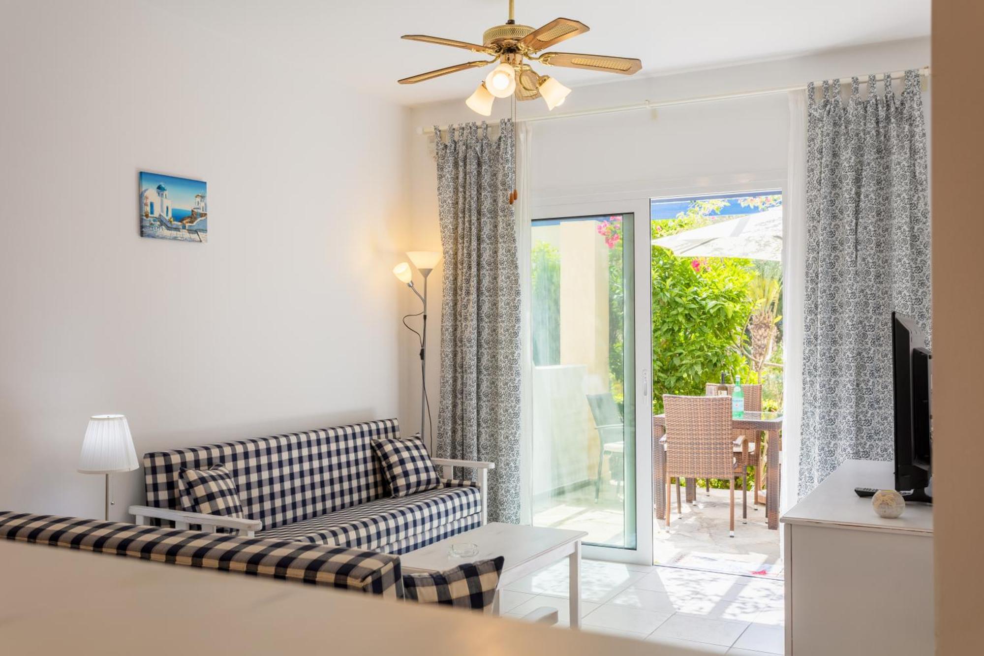 Regina Gardens Lovely Apartment Paphos Exteriör bild