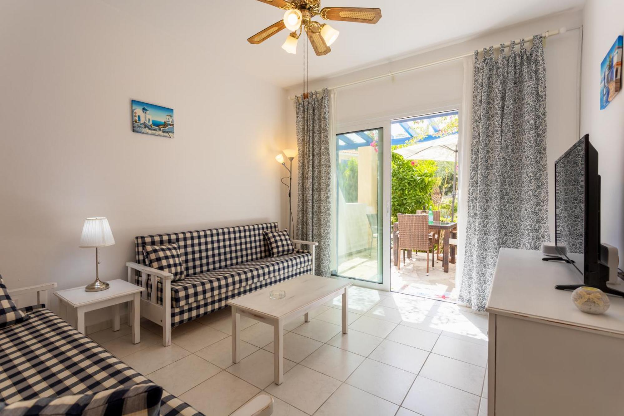 Regina Gardens Lovely Apartment Paphos Exteriör bild