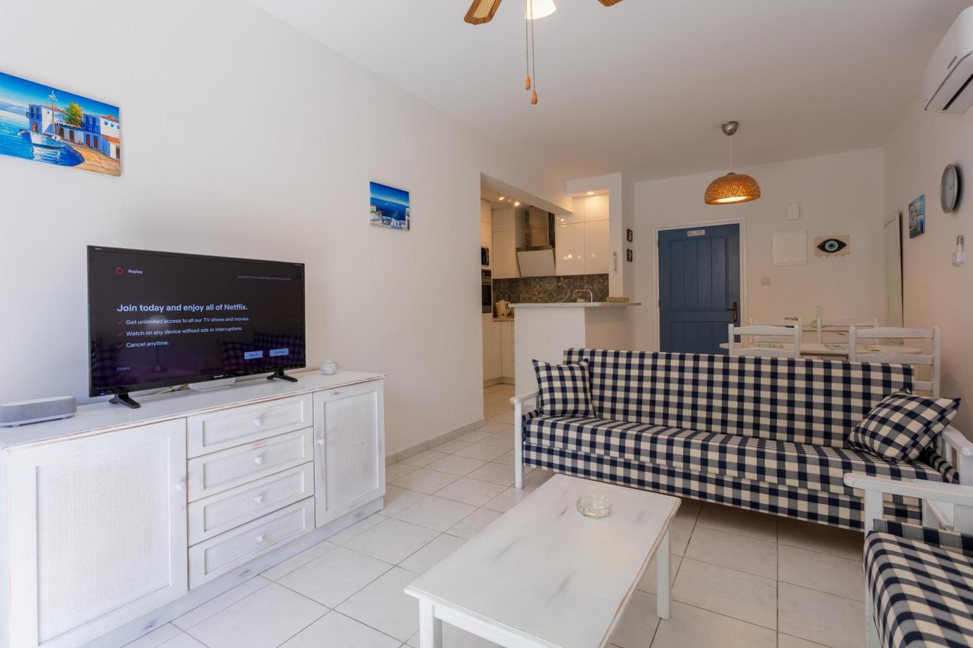 Regina Gardens Lovely Apartment Paphos Exteriör bild