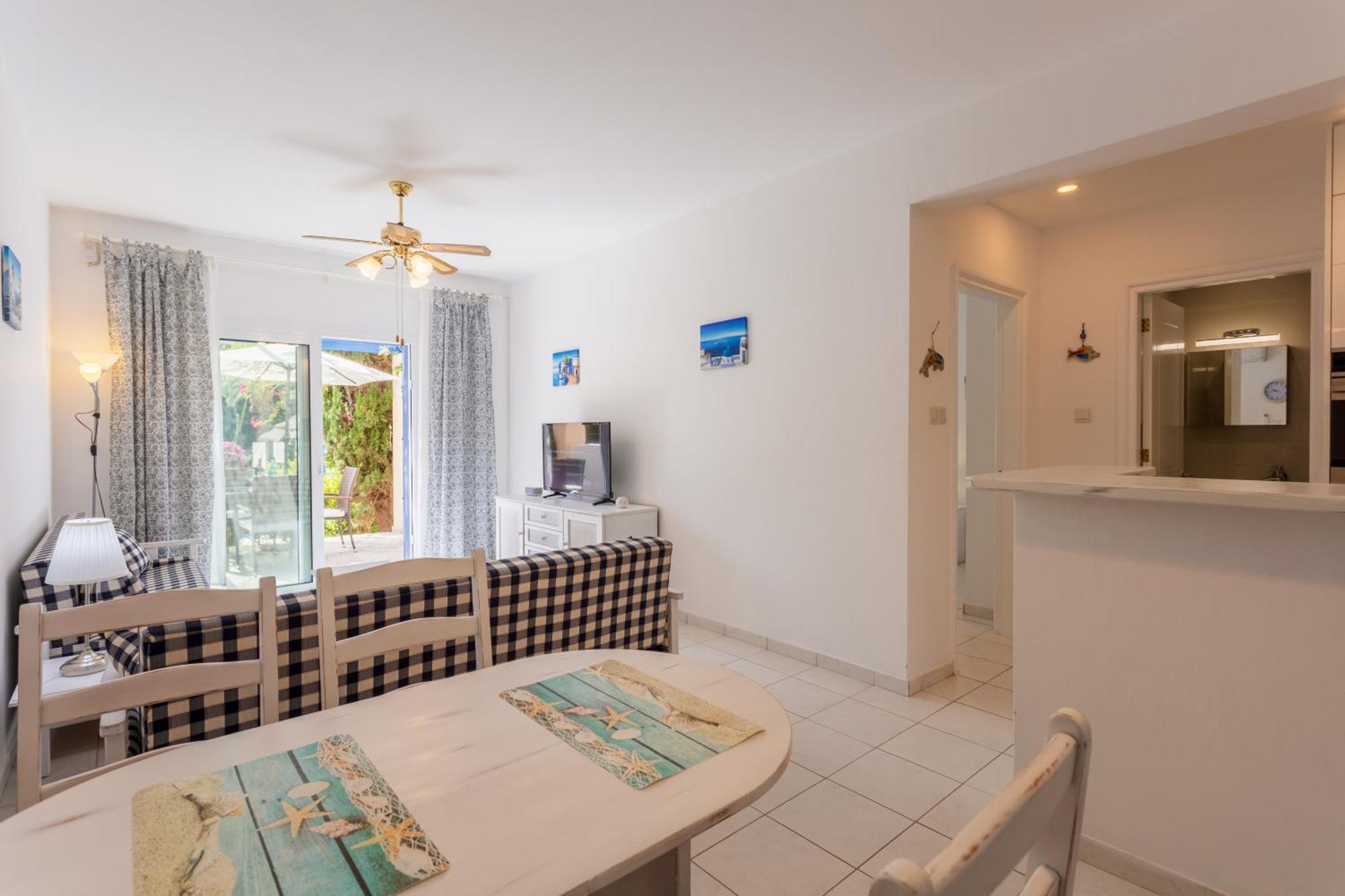 Regina Gardens Lovely Apartment Paphos Exteriör bild
