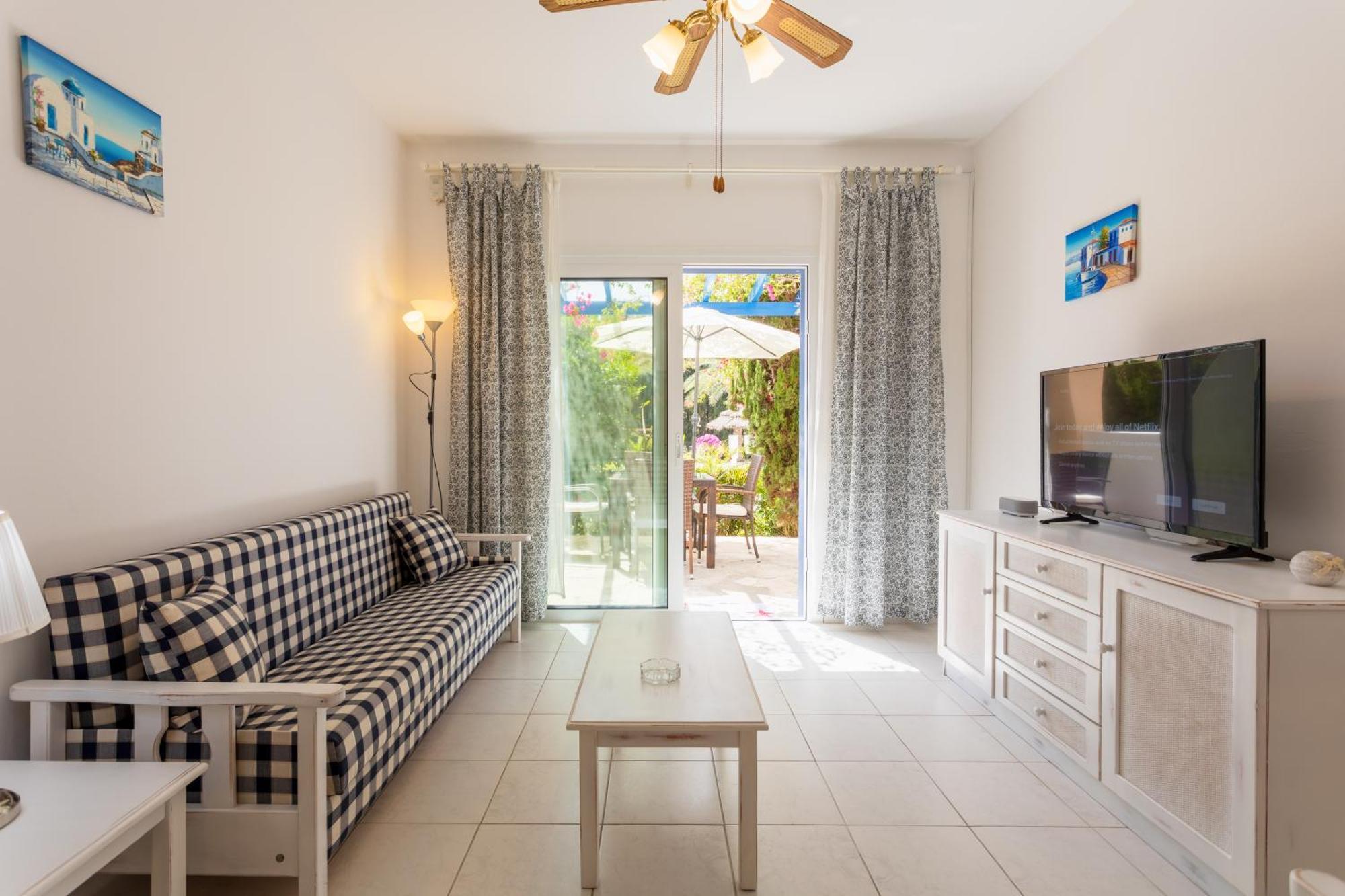 Regina Gardens Lovely Apartment Paphos Exteriör bild