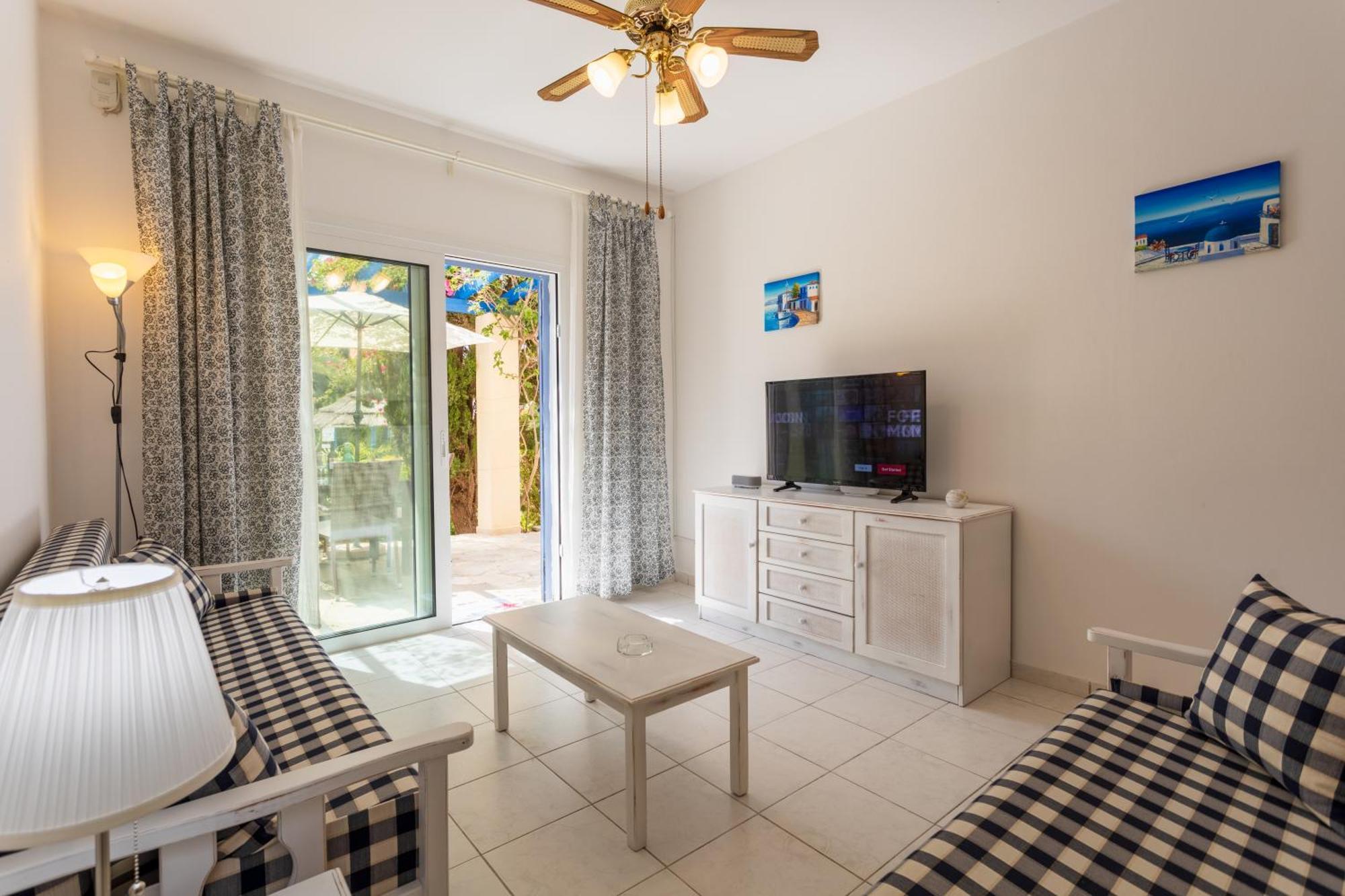 Regina Gardens Lovely Apartment Paphos Exteriör bild