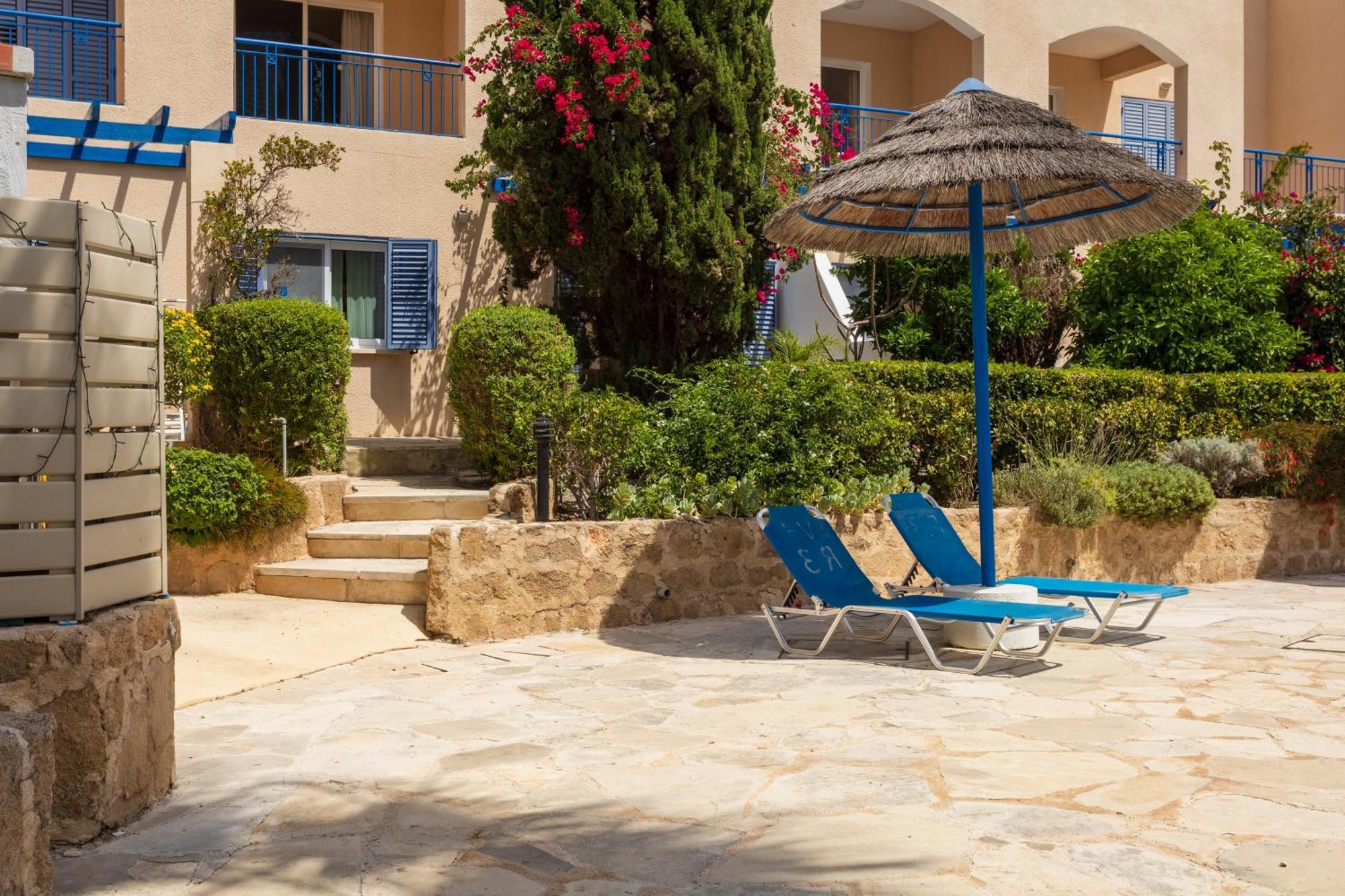 Regina Gardens Lovely Apartment Paphos Exteriör bild