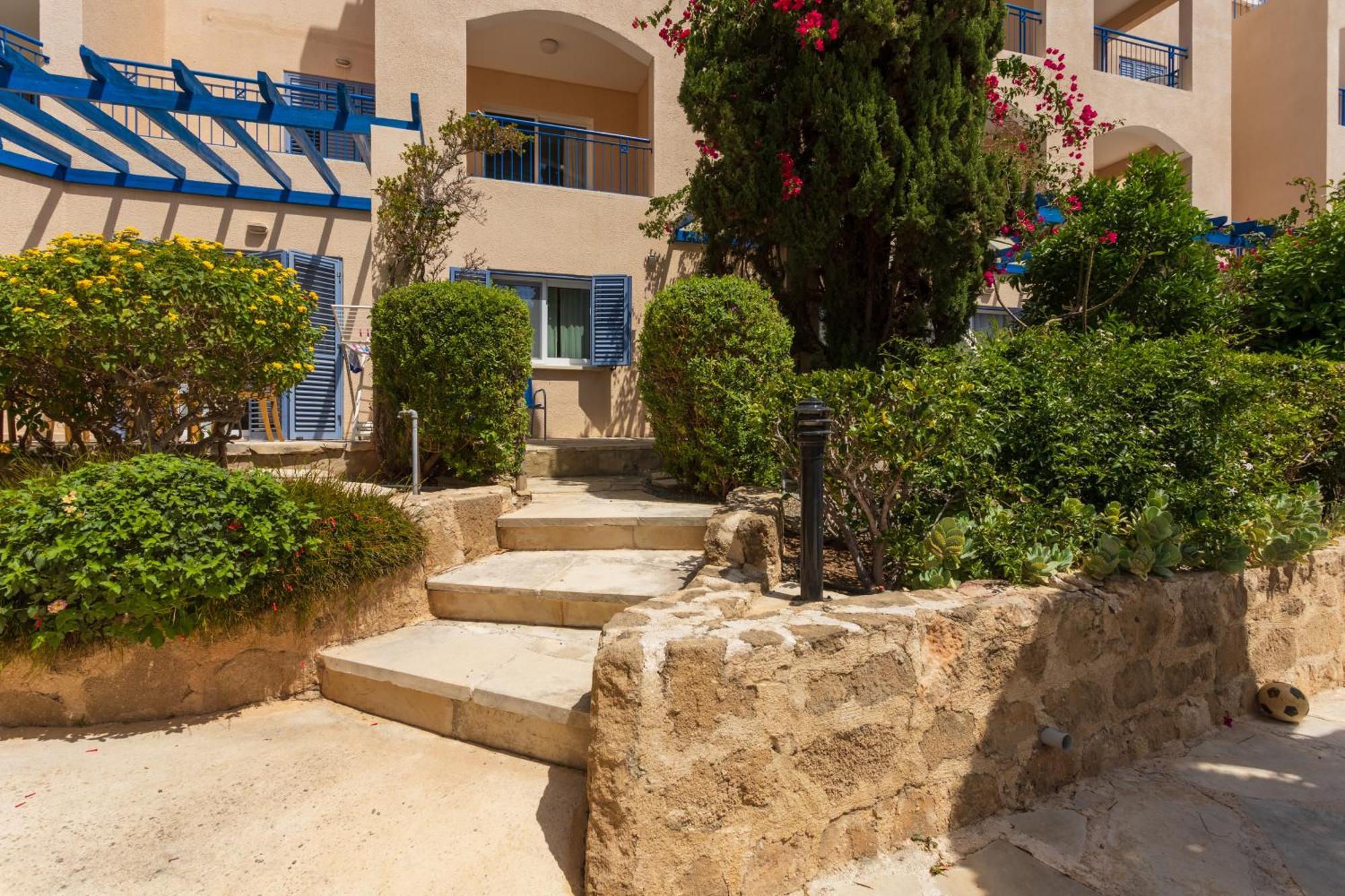 Regina Gardens Lovely Apartment Paphos Exteriör bild