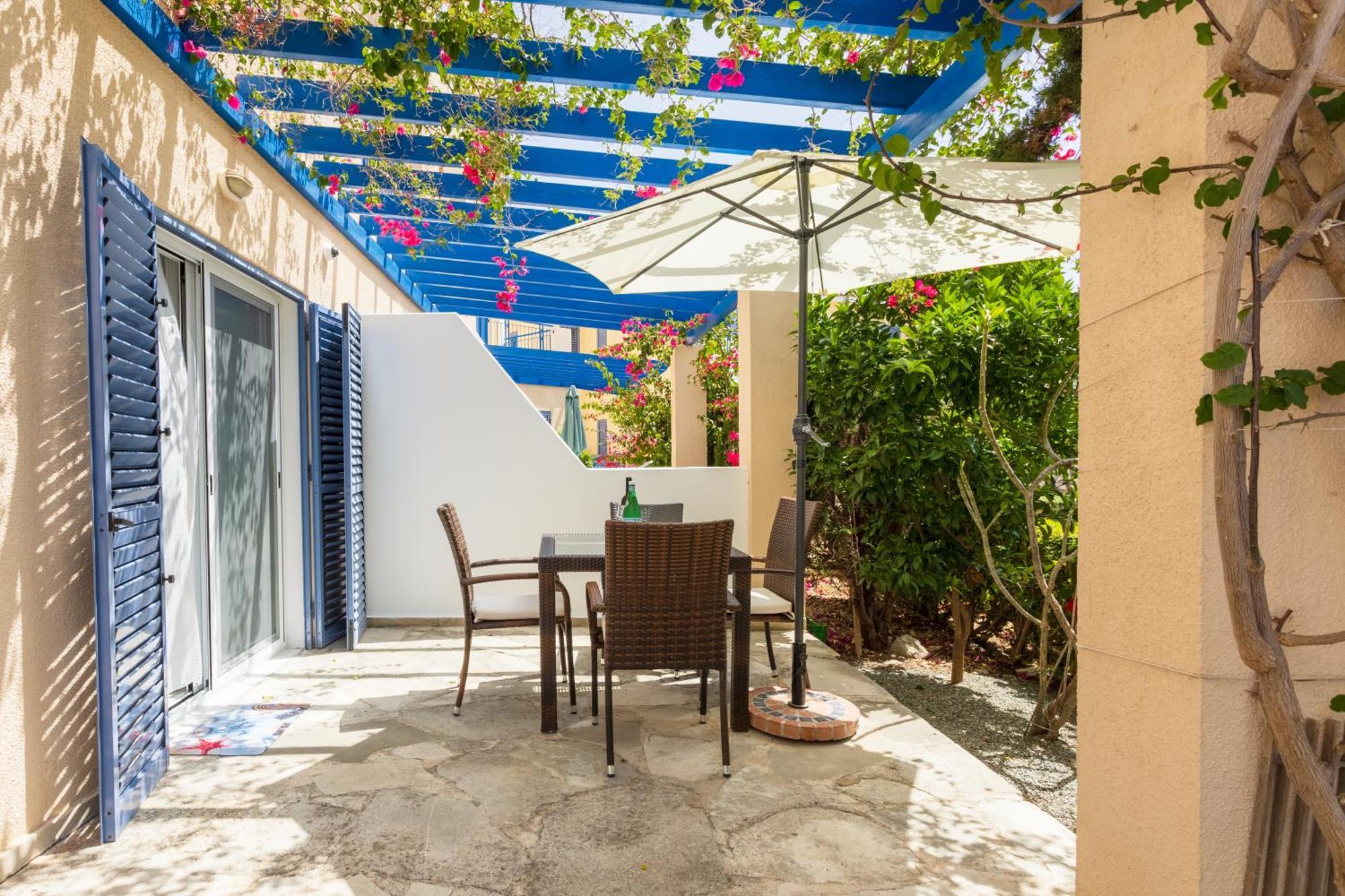 Regina Gardens Lovely Apartment Paphos Exteriör bild