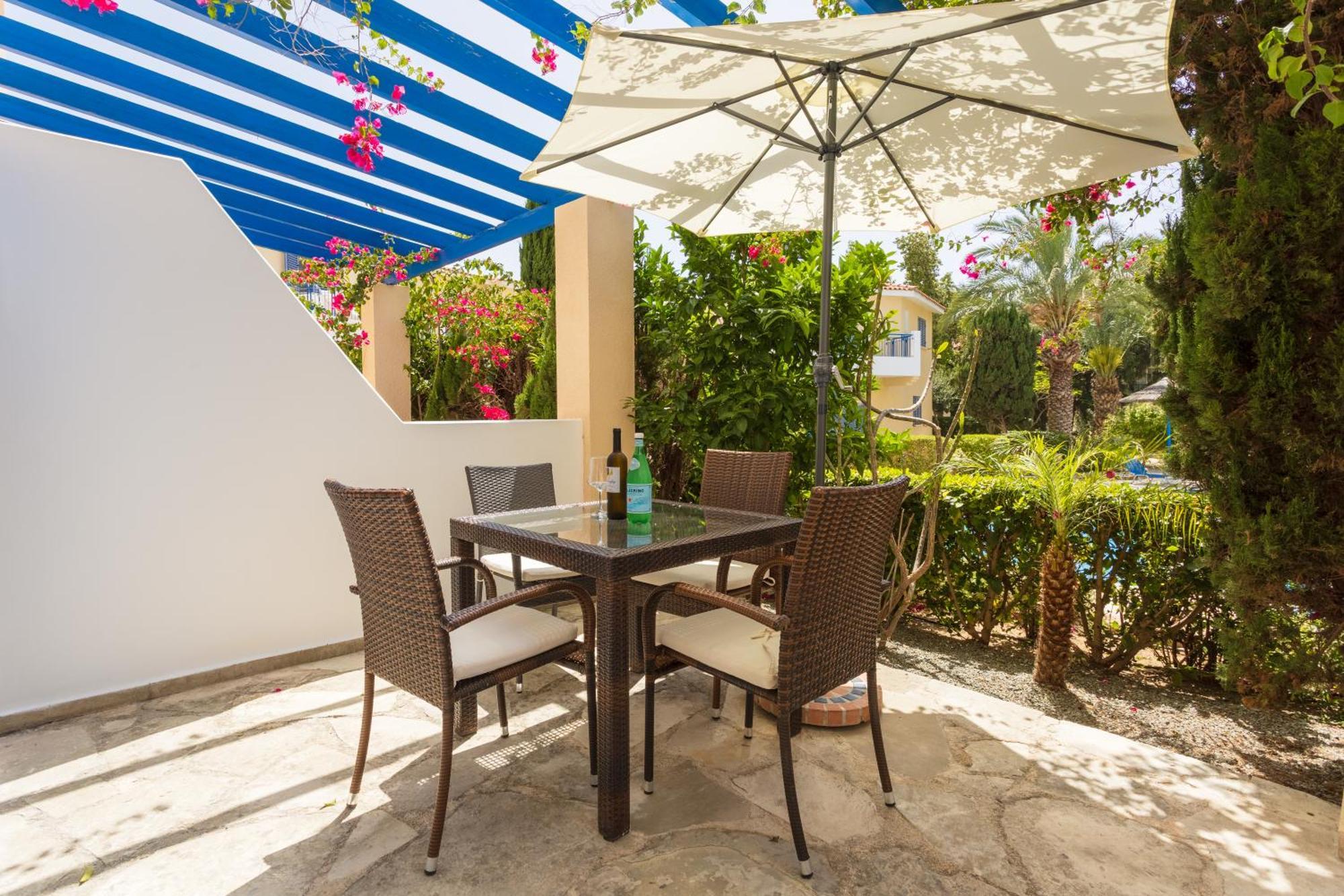Regina Gardens Lovely Apartment Paphos Exteriör bild