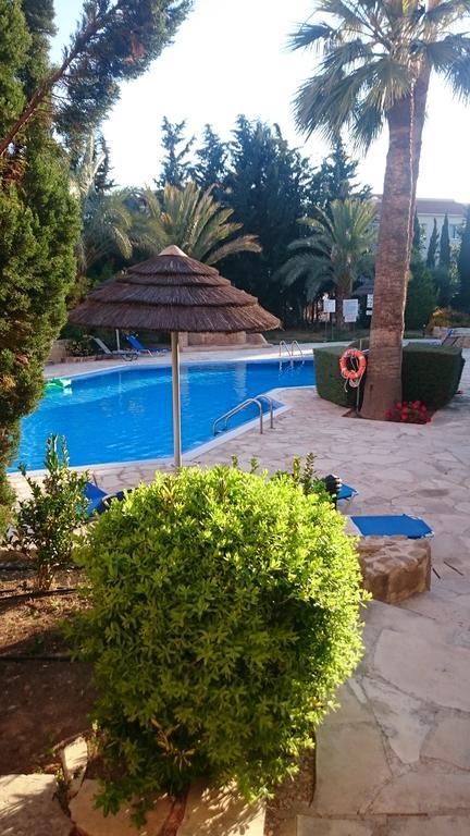 Regina Gardens Lovely Apartment Paphos Exteriör bild