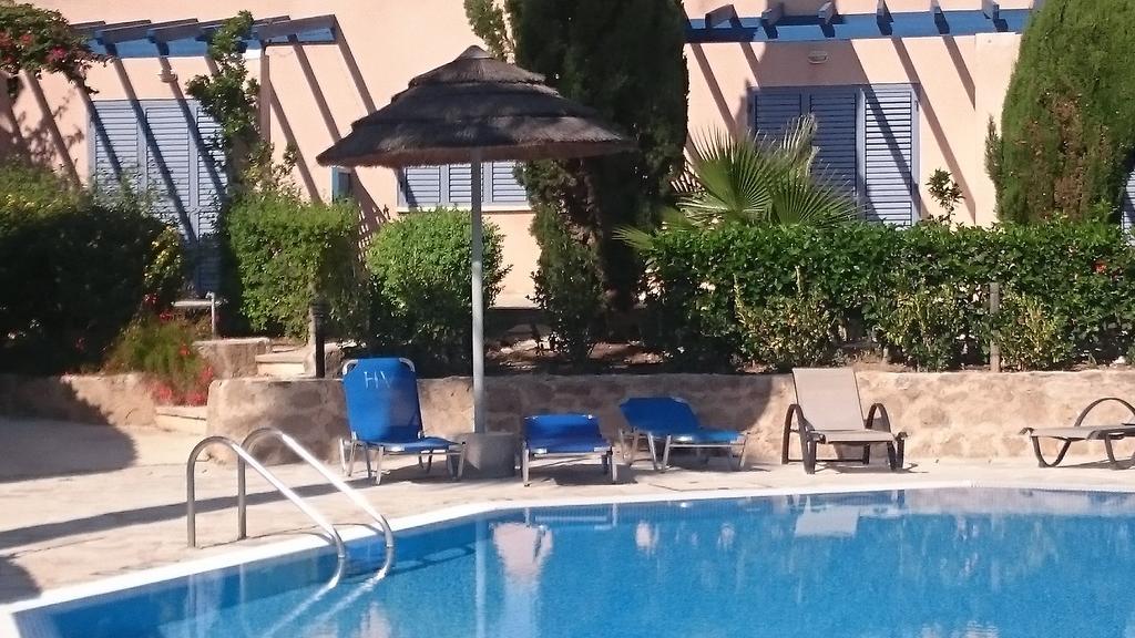 Regina Gardens Lovely Apartment Paphos Exteriör bild