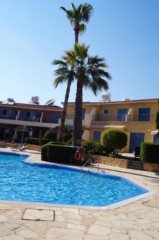 Regina Gardens Lovely Apartment Paphos Exteriör bild