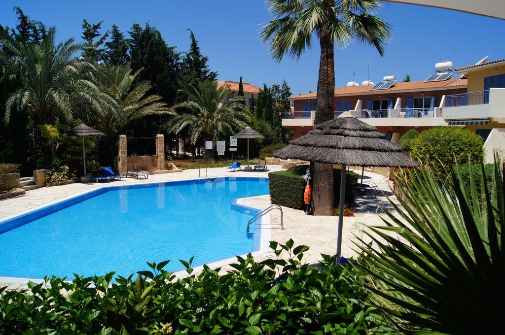 Regina Gardens Lovely Apartment Paphos Exteriör bild
