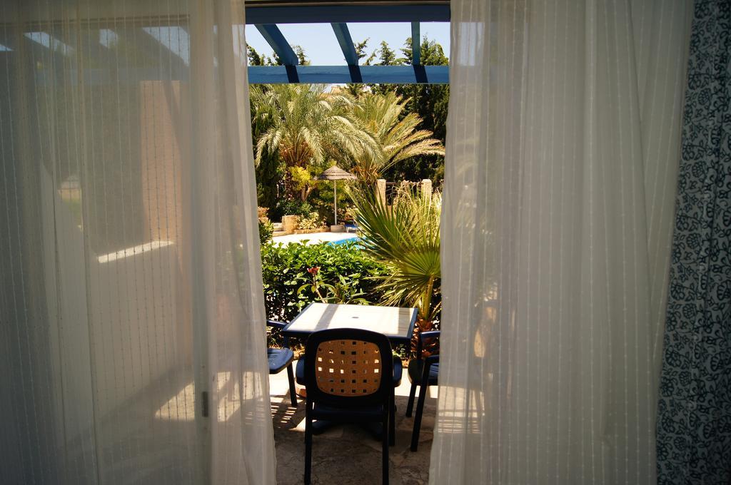 Regina Gardens Lovely Apartment Paphos Exteriör bild